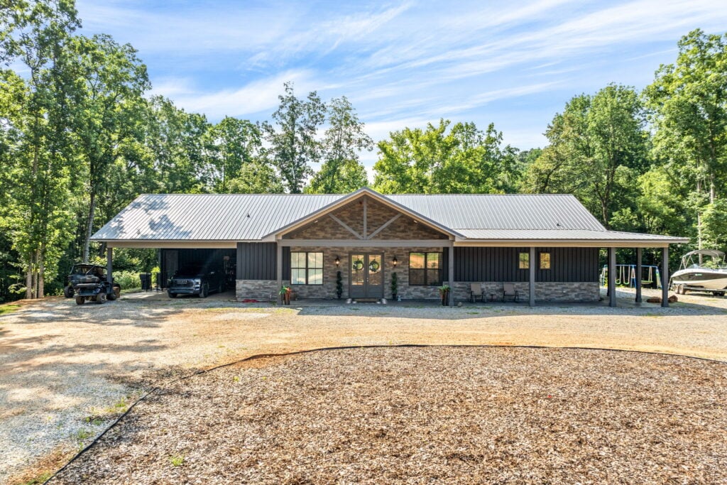 completed SV-5601 Kenny 4 bedroom barndominium exterior photograph