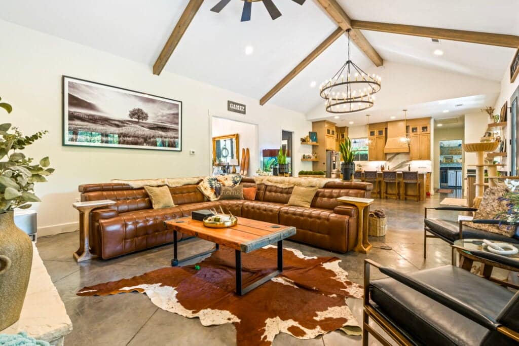 SV-5601 Kenny 4 bedroom barndominium interior living space