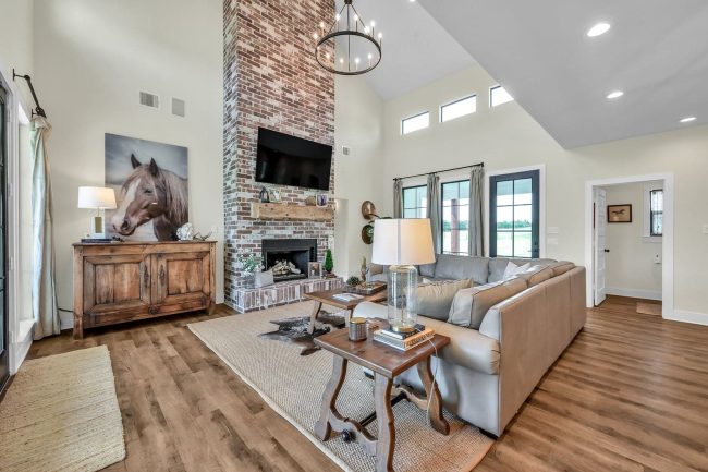 EBSS_9261_1600x Dobbin LS-42002 barndominium living