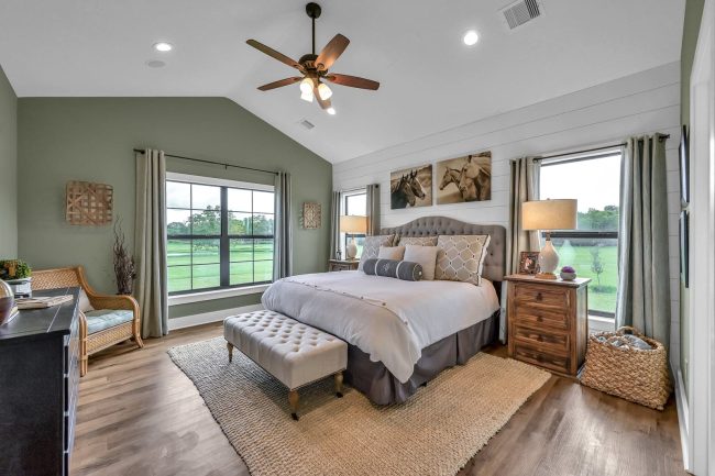 EBSS_9271_1600x Dobbin LS-42002 barndominium master bedroom